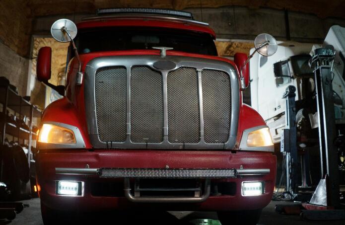 Your Trusted Semi Truck Body Shop for All Major Commercial Truck Brands